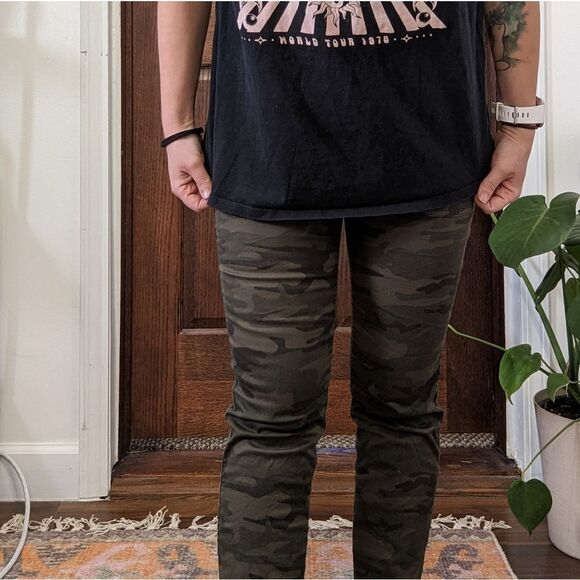 Sanctuary Camo Ankle Pants - Picture 4 of 6
